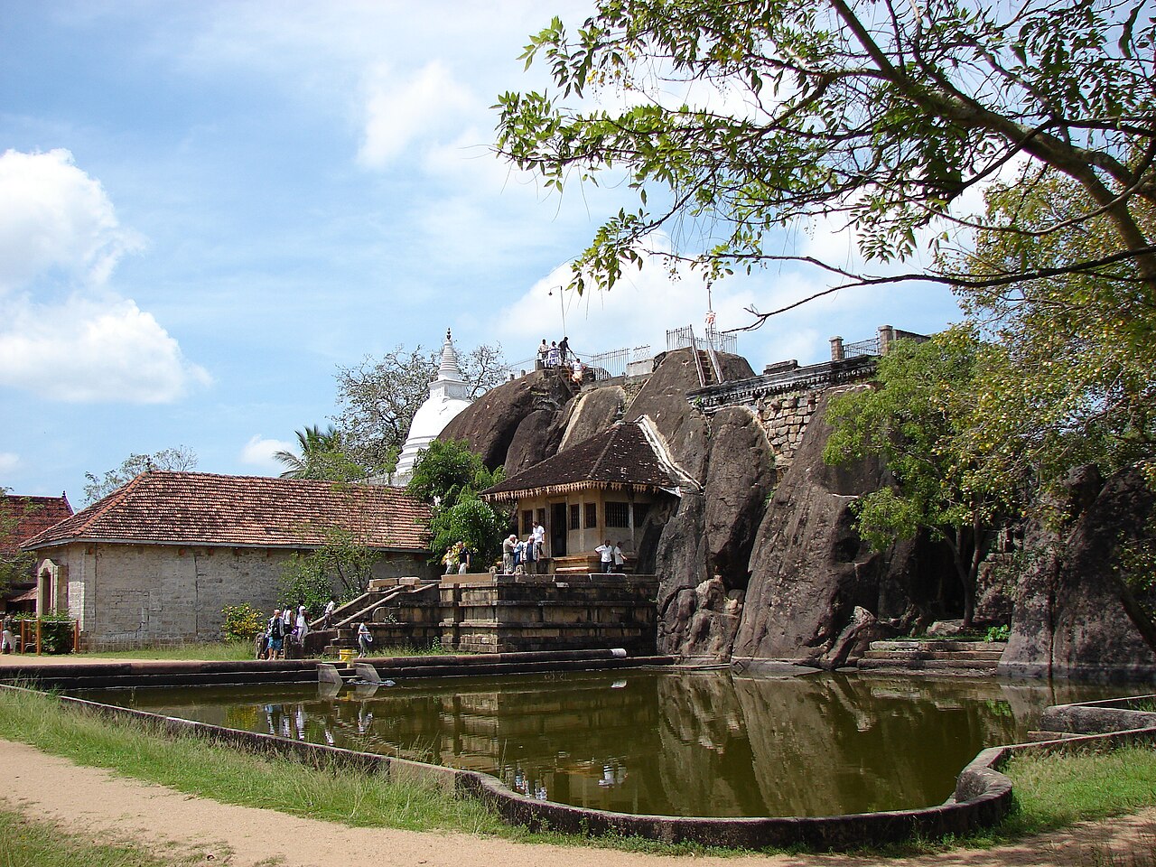 Real photo of Isurumuniya Rock Temple and cliff