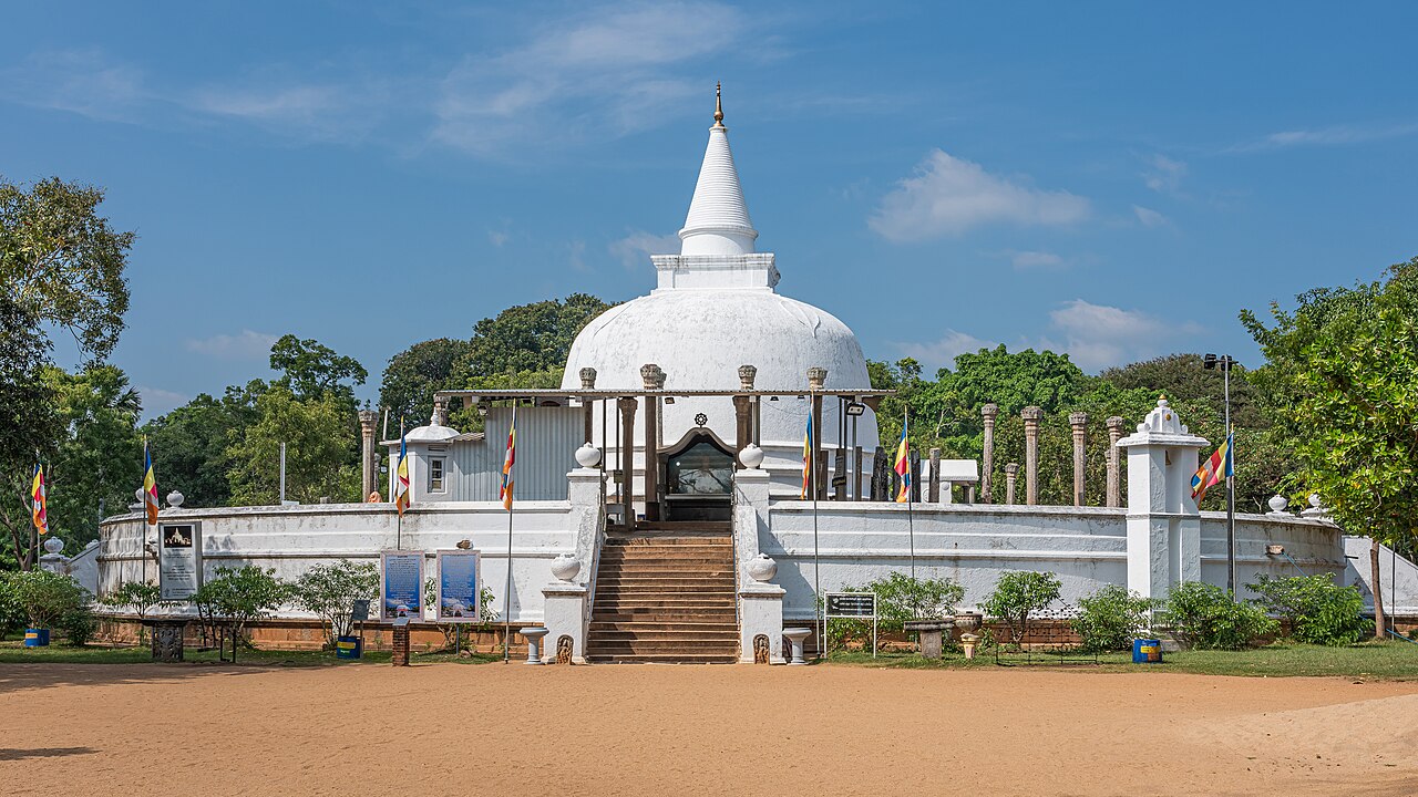 Real photo of Lankaramaya circular Vatadage stupa